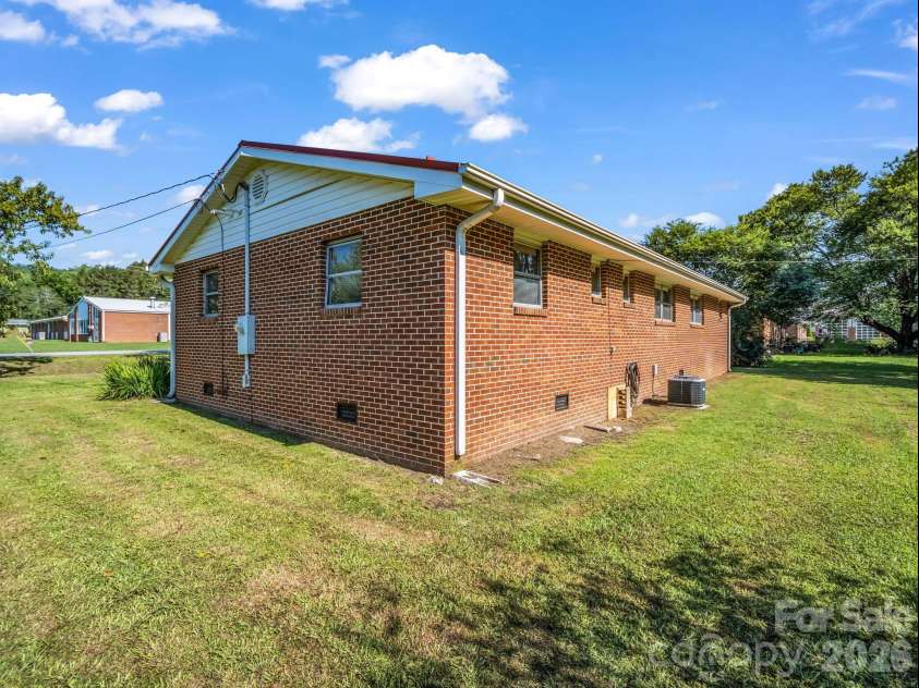 520 Pisgah Drive, Brevard, NC 28712.  MLS# CAR4410496, YatesRealty ID 42235. 