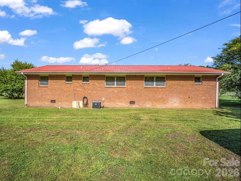 520 Pisgah Drive, Brevard, NC 28712.  MLS# CAR4410496, YatesRealty ID 42235. 