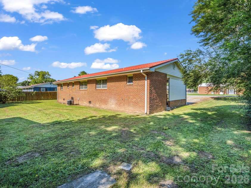 520 Pisgah Drive, Brevard, NC 28712.  MLS# CAR4410496, YatesRealty ID 42235. 