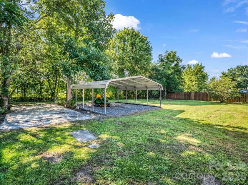 520 Pisgah Drive, Brevard, NC 28712.  MLS# CAR4410496, YatesRealty ID 42235. 