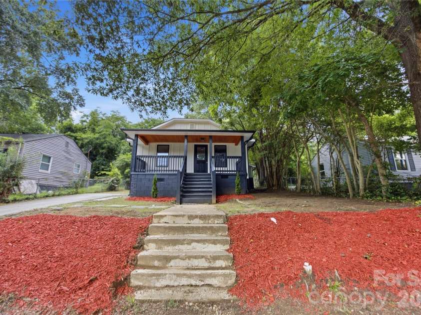 15 Meadowview Avenue, Concord, NC 28027.  MLS# CAR4410337, YatesRealty ID 42236. 