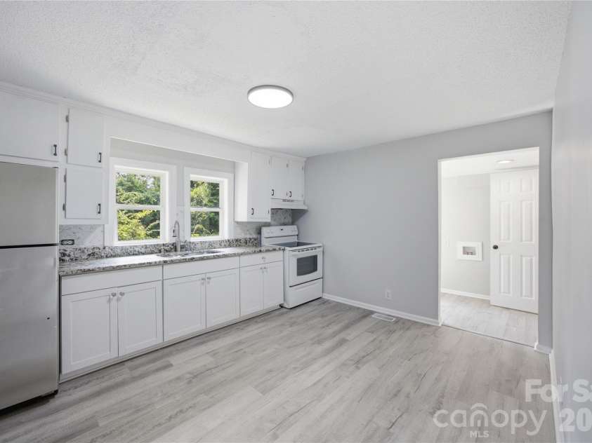 15 Meadowview Avenue, Concord, NC 28027.  MLS# CAR4410337, YatesRealty ID 42236. 