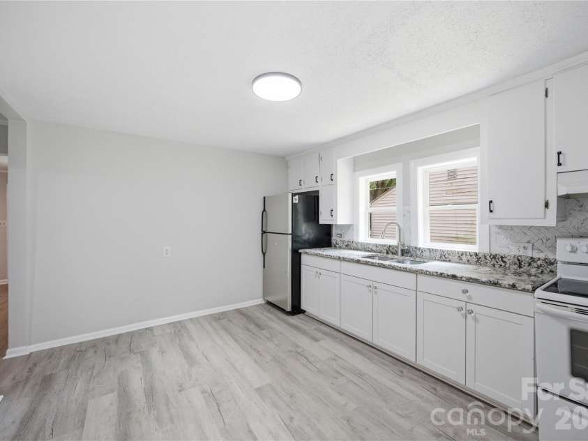 15 Meadowview Avenue, Concord, NC 28027.  MLS# CAR4410337, YatesRealty ID 42236. 