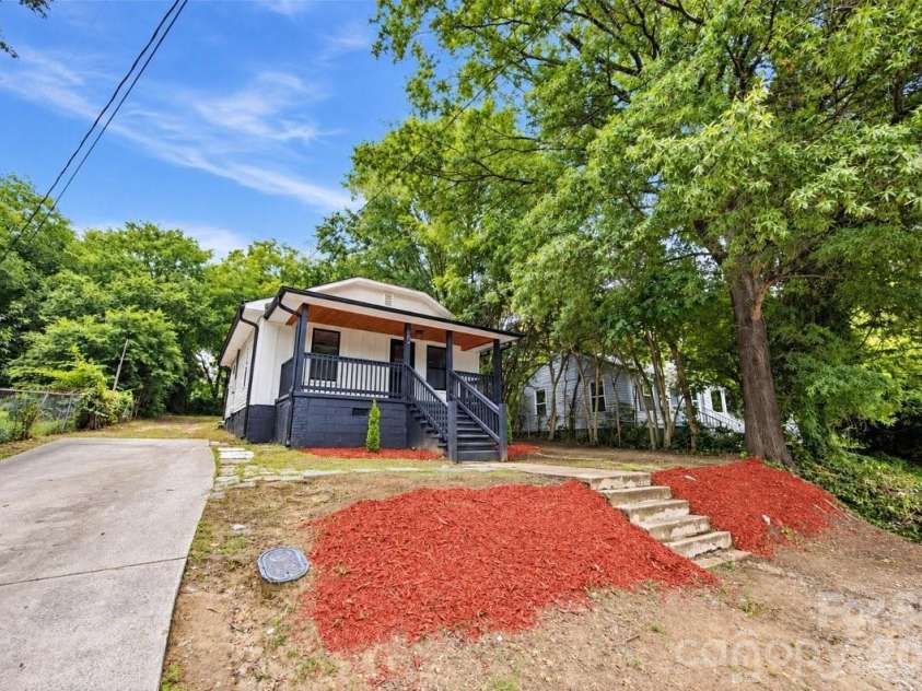 15 Meadowview Avenue, Concord, NC 28027.  MLS# CAR4410337, YatesRealty ID 42236. 