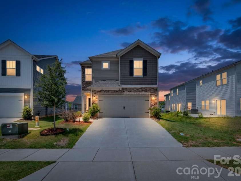 571 Palmarosa Street, Fort Mill, SC 29715.  MLS# CAR4402132, YatesRealty ID 42237. 