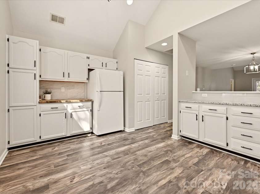 8810 Scotch Heather Way, Charlotte, NC 28277.  MLS# CAR4410151, YatesRealty ID 42238. 
