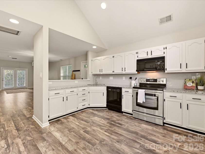 8810 Scotch Heather Way, Charlotte, NC 28277.  MLS# CAR4410151, YatesRealty ID 42238. 