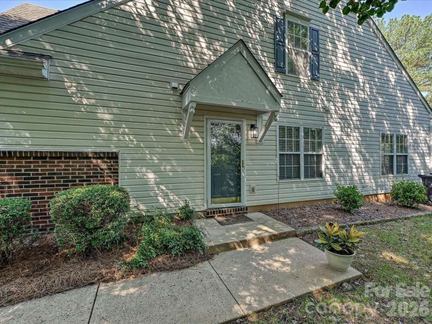 8810 Scotch Heather Way, Charlotte, NC 28277.  MLS# CAR4410151, YatesRealty ID 42238. 
