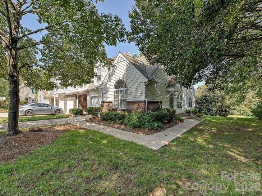 8810 Scotch Heather Way, Charlotte, NC 28277.  MLS# CAR4410151, YatesRealty ID 42238. 