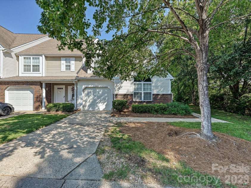 8810 Scotch Heather Way, Charlotte, NC 28277.  MLS# CAR4410151, YatesRealty ID 42238. 