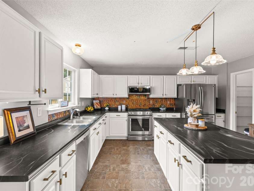 7835 Cornflower Commons Drive, Mint Hill, NC 28227.  MLS# CAR4399249, YatesRealty ID 42241. 