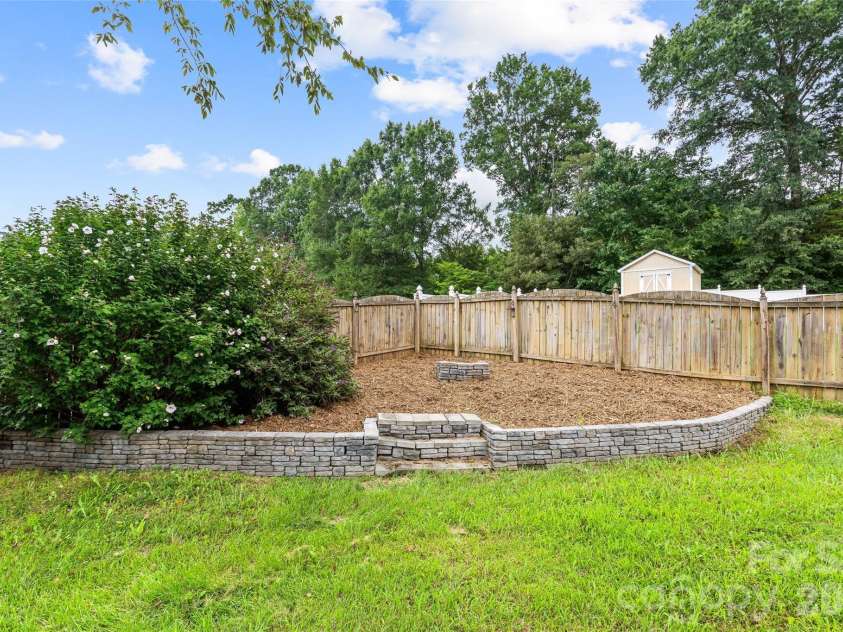 7835 Cornflower Commons Drive, Mint Hill, NC 28227.  MLS# CAR4399249, YatesRealty ID 42241. 