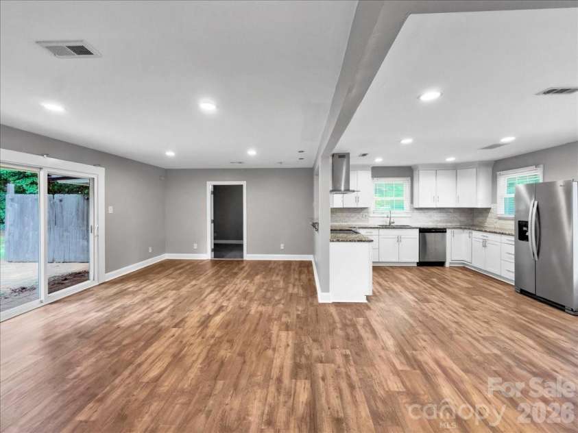1926 Tyvola Road, Charlotte, NC 28210.  MLS# CAR4412010, YatesRealty ID 42242. 