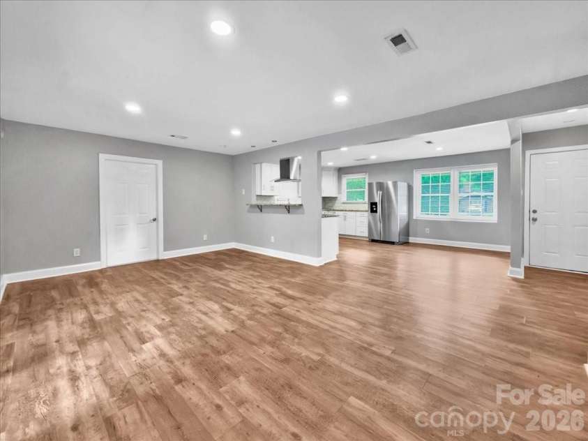 1926 Tyvola Road, Charlotte, NC 28210.  MLS# CAR4412010, YatesRealty ID 42242. 