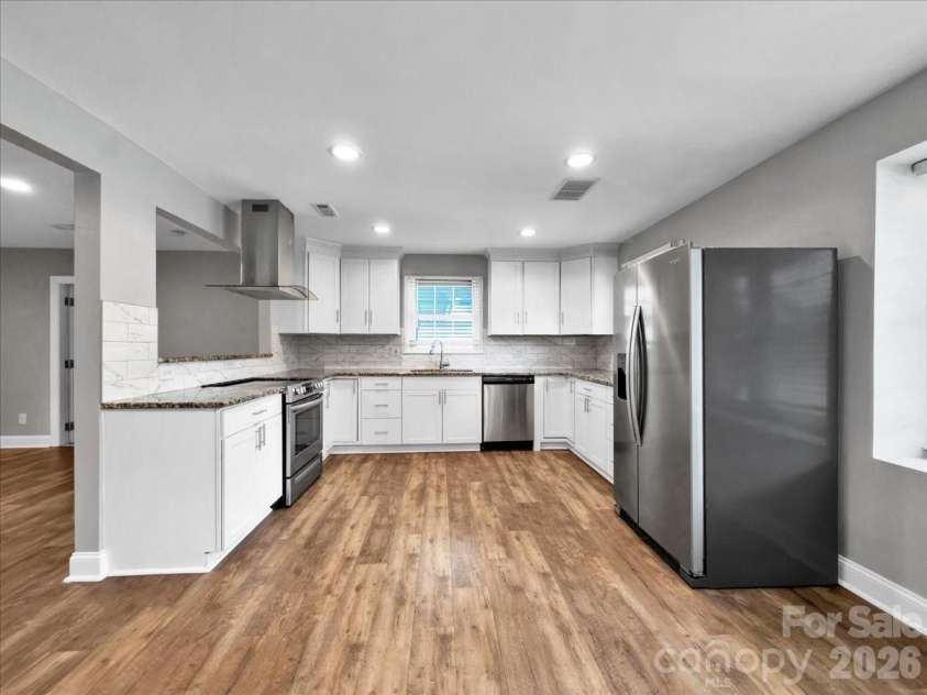 1926 Tyvola Road, Charlotte, NC 28210.  MLS# CAR4412010, YatesRealty ID 42242. 