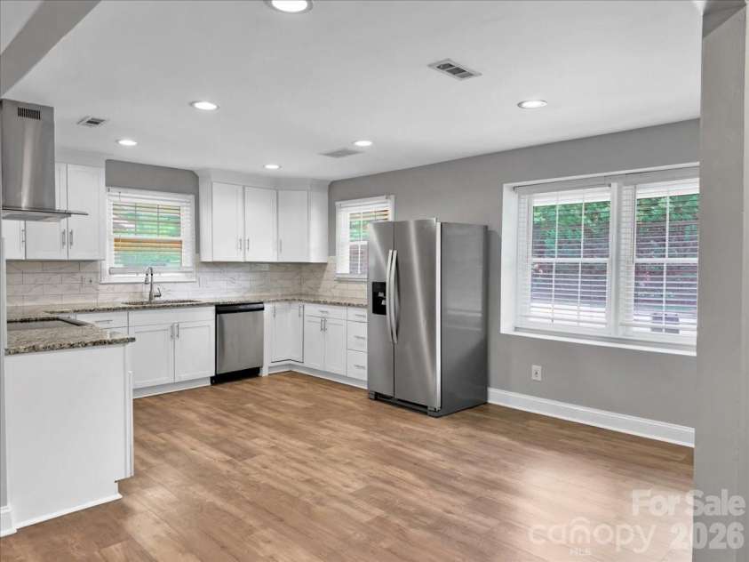 1926 Tyvola Road, Charlotte, NC 28210.  MLS# CAR4412010, YatesRealty ID 42242. 