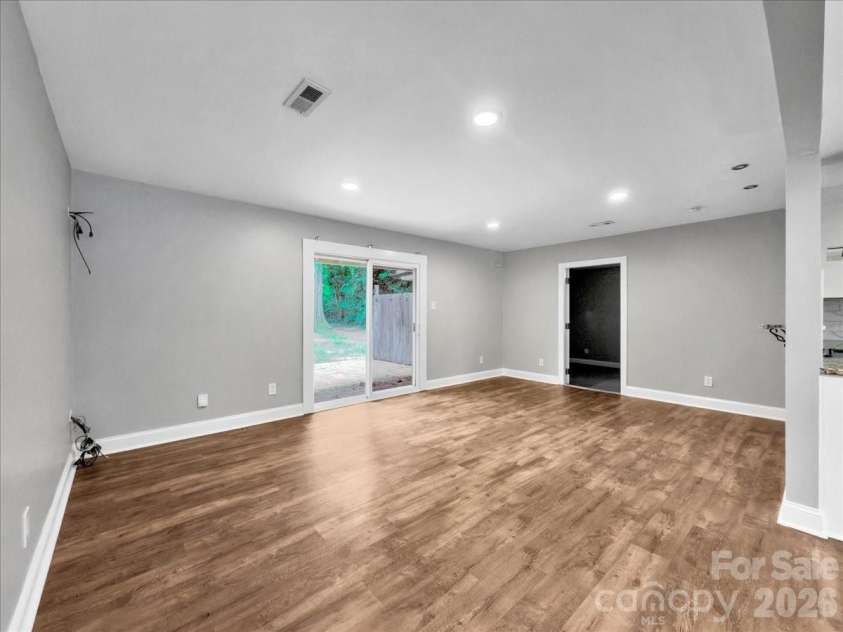 1926 Tyvola Road, Charlotte, NC 28210.  MLS# CAR4412010, YatesRealty ID 42242. 