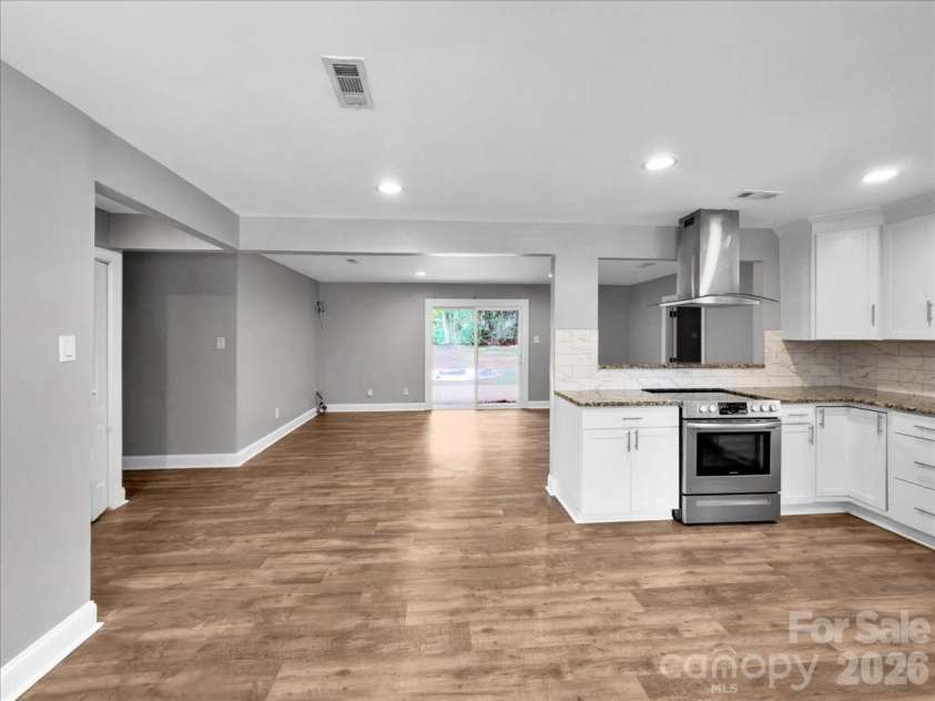 1926 Tyvola Road, Charlotte, NC 28210.  MLS# CAR4412010, YatesRealty ID 42242. 