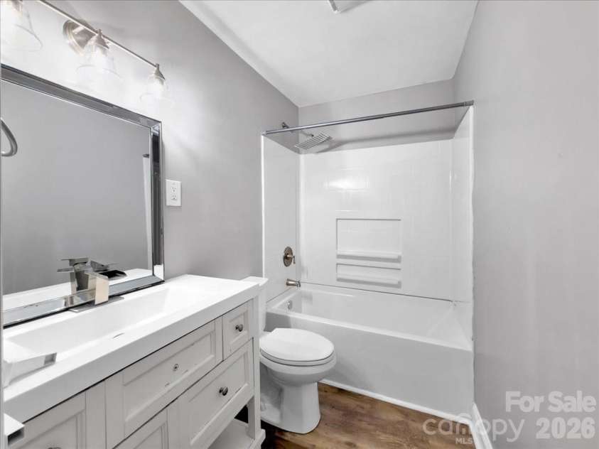 1926 Tyvola Road, Charlotte, NC 28210.  MLS# CAR4412010, YatesRealty ID 42242. 