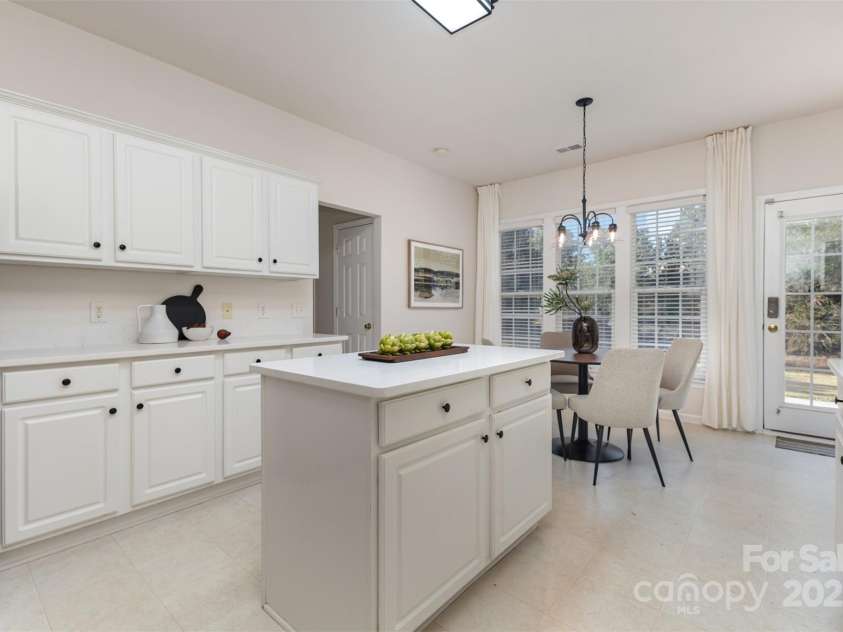 7633 Rathburn Lane, Charlotte, NC 28277.  MLS# CAR4296368, YatesRealty ID 42242. 