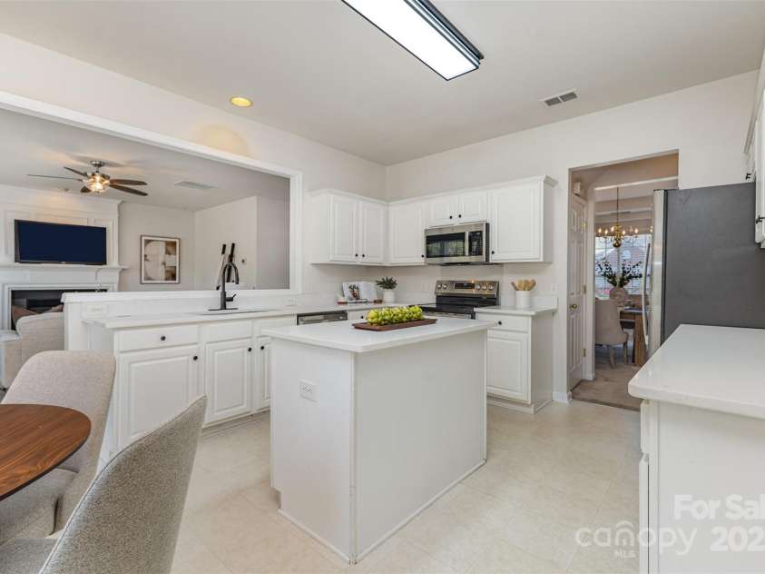 7633 Rathburn Lane, Charlotte, NC 28277.  MLS# CAR4296368, YatesRealty ID 42242. 