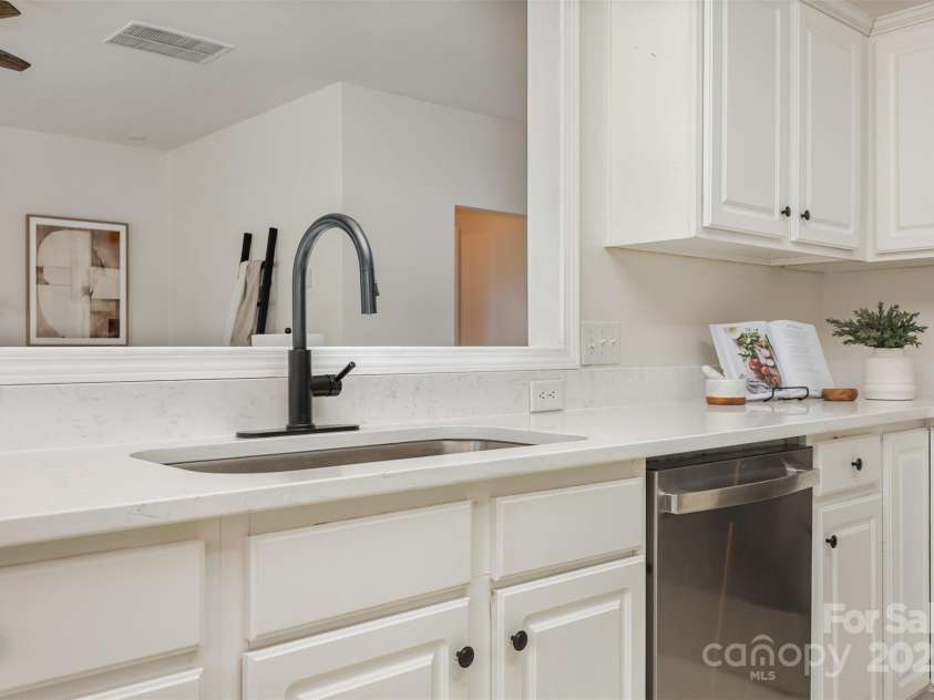 7633 Rathburn Lane, Charlotte, NC 28277.  MLS# CAR4296368, YatesRealty ID 42242. 