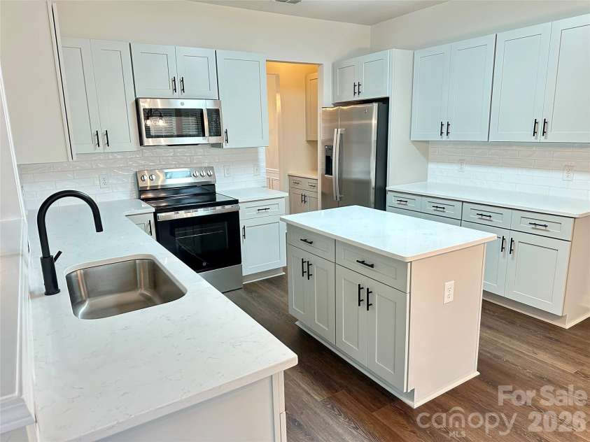 7633 Rathburn Lane, Charlotte, NC 28277.  MLS# CAR4296368, YatesRealty ID 42242. Brand new cabinets, SS appliances, quartz counters, backsplash, and LVP flooring.