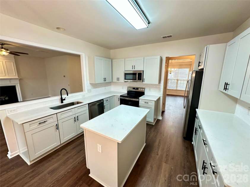 7633 Rathburn Lane, Charlotte, NC 28277.  MLS# CAR4296368, YatesRealty ID 42242. Brand new cabinets, SS appliances, quartz counters, backsplash, and LVP flooring.