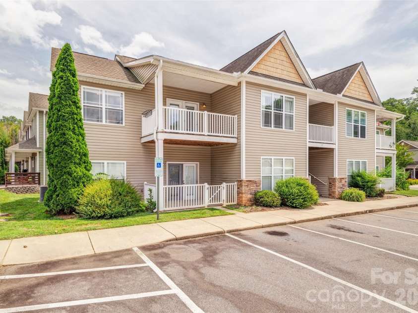 15 Mill Creek Loop, Asheville, NC 28806.  MLS# CAR4406752, YatesRealty ID 42245. 