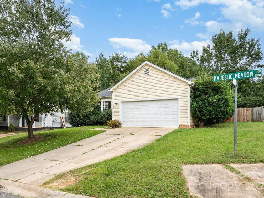 1500 Majestic Meadow Drive, Charlotte, NC 28216.  MLS# CAR4309451, YatesRealty ID 42245. 
