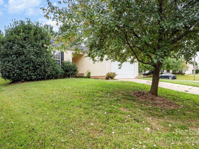 1500 Majestic Meadow Drive, Charlotte, NC 28216.  MLS# CAR4309451, YatesRealty ID 42245. 