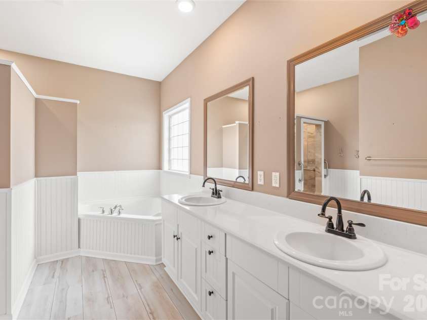 2352 Brooks Road, Chester, SC 29706.  MLS# CAR4411438, YatesRealty ID 42246. Primary Bath