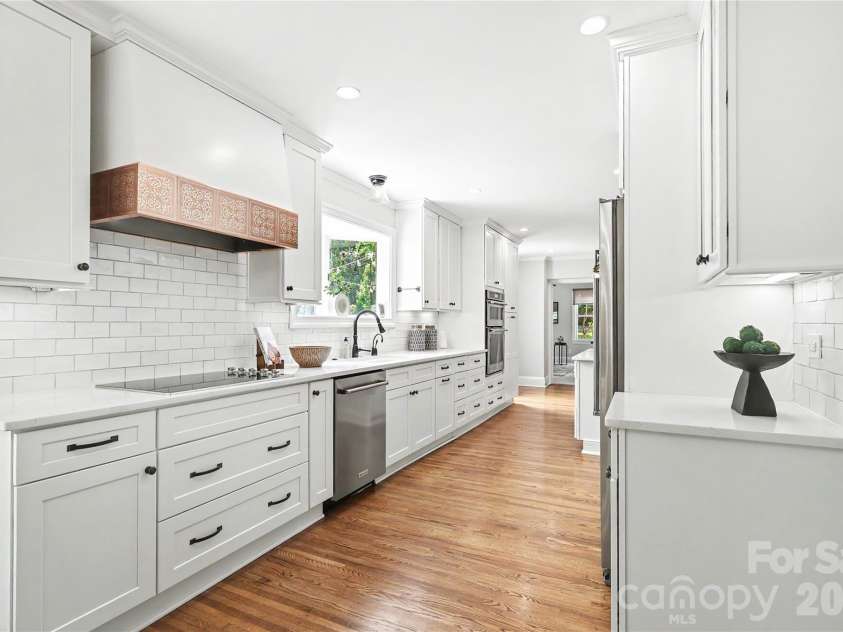 1620 Dilworth Road, Charlotte, NC 28203.  MLS# CAR4408701, YatesRealty ID 42248. 