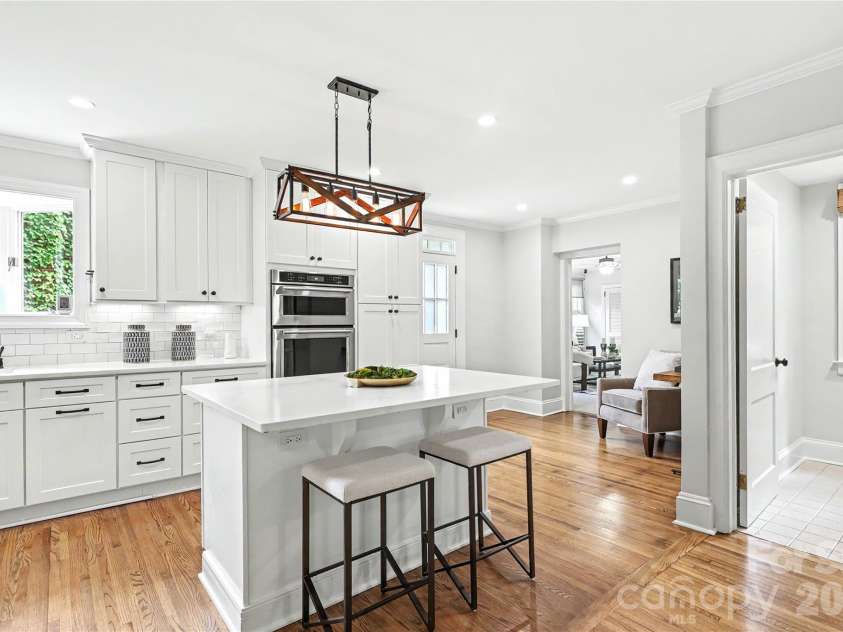 1620 Dilworth Road, Charlotte, NC 28203.  MLS# CAR4408701, YatesRealty ID 42248. 