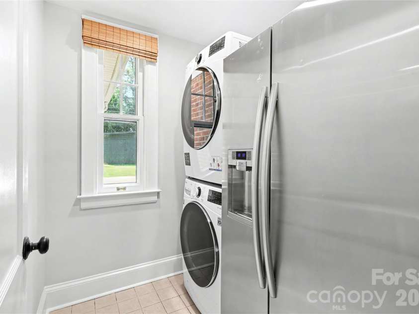 1620 Dilworth Road, Charlotte, NC 28203.  MLS# CAR4408701, YatesRealty ID 42248. 