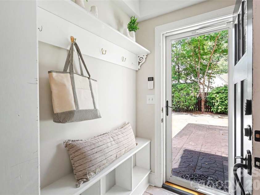 1620 Dilworth Road, Charlotte, NC 28203.  MLS# CAR4408701, YatesRealty ID 42248. 