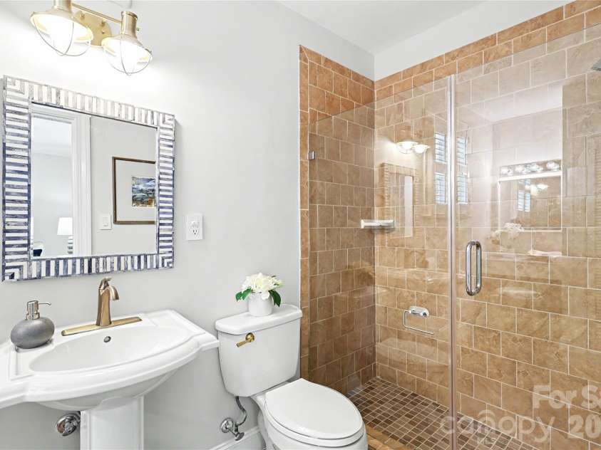1620 Dilworth Road, Charlotte, NC 28203.  MLS# CAR4408701, YatesRealty ID 42248. 