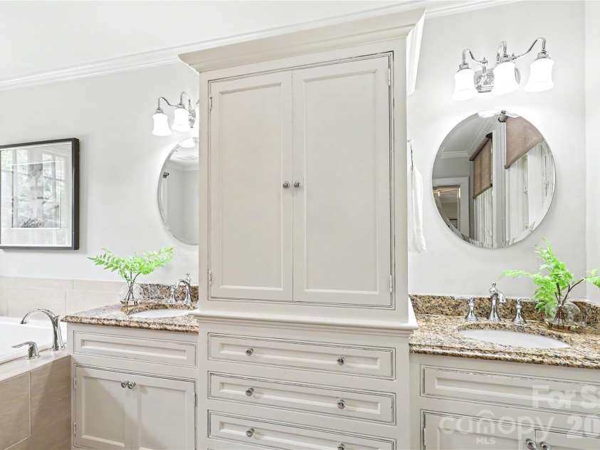 1620 Dilworth Road, Charlotte, NC 28203.  MLS# CAR4408701, YatesRealty ID 42248. 