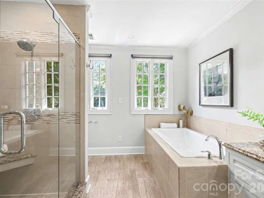 1620 Dilworth Road, Charlotte, NC 28203.  MLS# CAR4408701, YatesRealty ID 42248. 