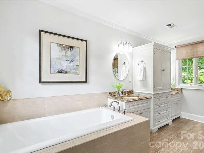 1620 Dilworth Road, Charlotte, NC 28203.  MLS# CAR4408701, YatesRealty ID 42248. 