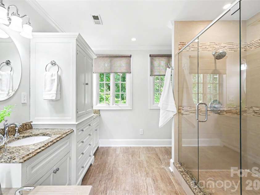 1620 Dilworth Road, Charlotte, NC 28203.  MLS# CAR4408701, YatesRealty ID 42248. 