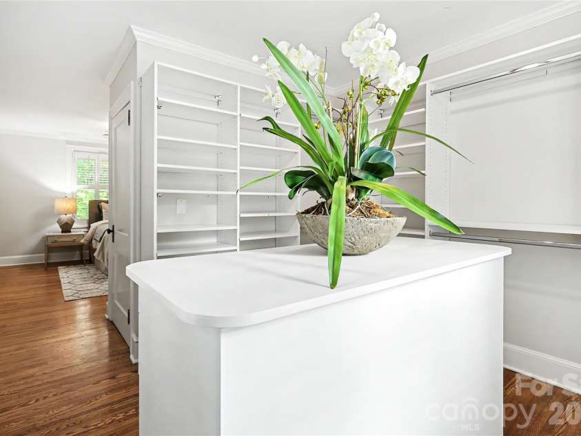 1620 Dilworth Road, Charlotte, NC 28203.  MLS# CAR4408701, YatesRealty ID 42248. 