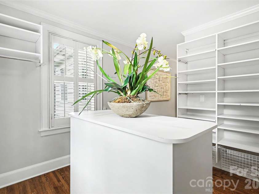 1620 Dilworth Road, Charlotte, NC 28203.  MLS# CAR4408701, YatesRealty ID 42248. 