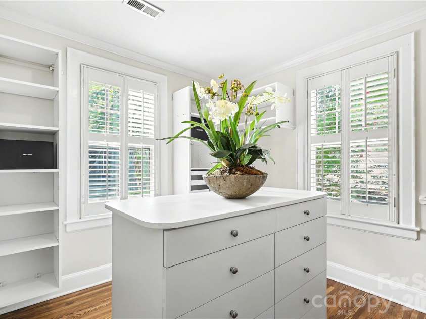 1620 Dilworth Road, Charlotte, NC 28203.  MLS# CAR4408701, YatesRealty ID 42248. 