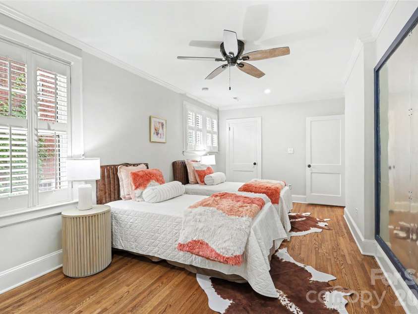 1620 Dilworth Road, Charlotte, NC 28203.  MLS# CAR4408701, YatesRealty ID 42248. 