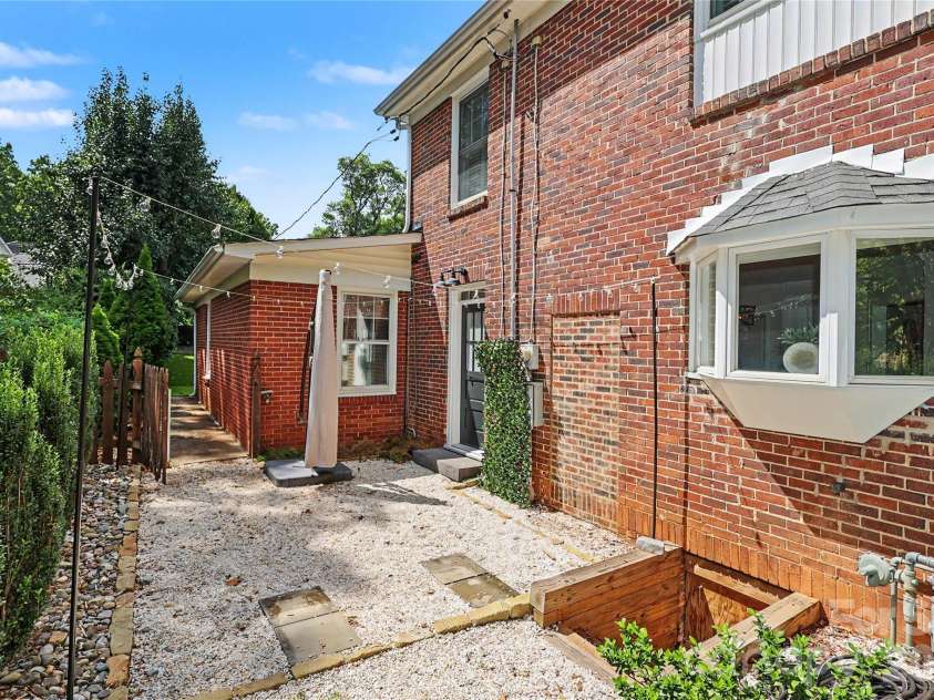 1620 Dilworth Road, Charlotte, NC 28203.  MLS# CAR4408701, YatesRealty ID 42248. 