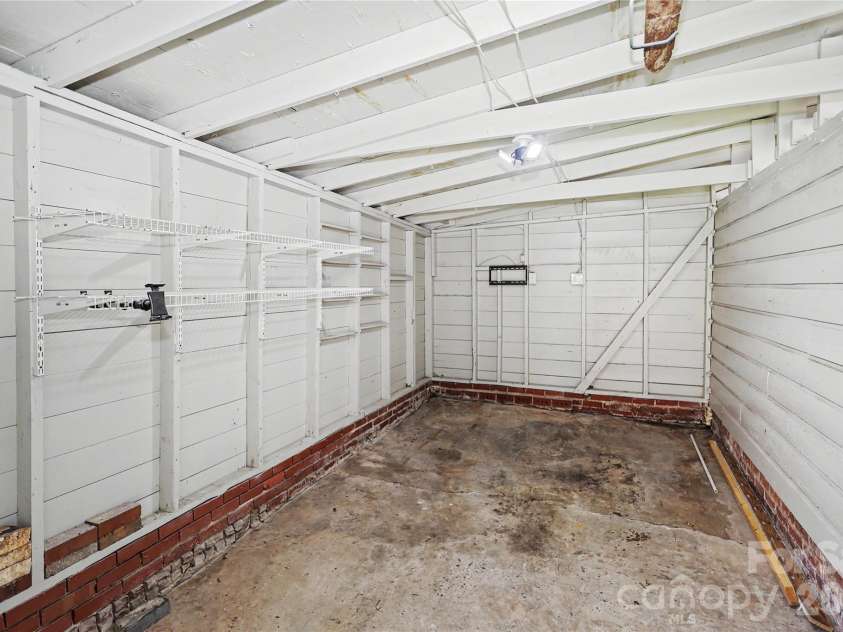1620 Dilworth Road, Charlotte, NC 28203.  MLS# CAR4408701, YatesRealty ID 42248. 