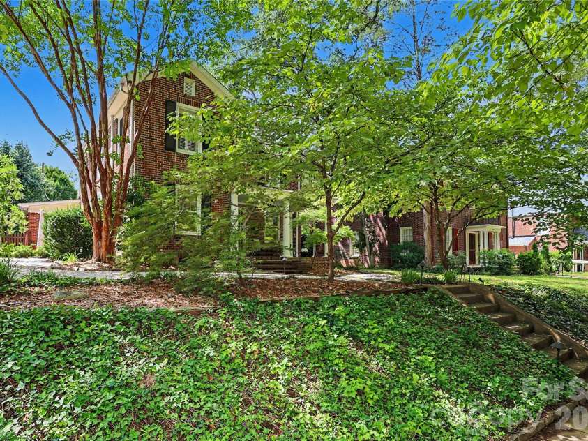 1620 Dilworth Road, Charlotte, NC 28203.  MLS# CAR4408701, YatesRealty ID 42248. 