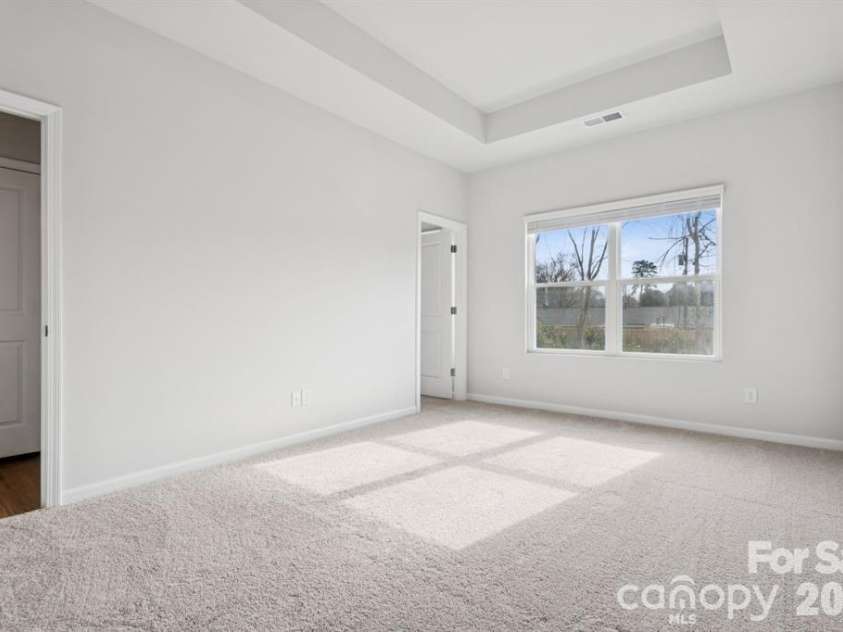 4628 Lakeview Road, Charlotte, NC 28216.  MLS# CAR4406208, YatesRealty ID 42249. 