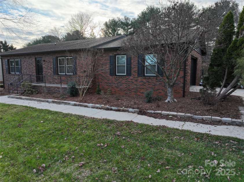 451 James Farm Road, Statesville, NC 28625.  MLS# CAR4329338, YatesRealty ID 4225. 